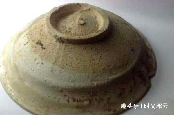 祖傳破碗不值錢？女子帶破碗鑒寶被觀眾無視，專家「滴進一滴水」後臉色大變：我不敢報價