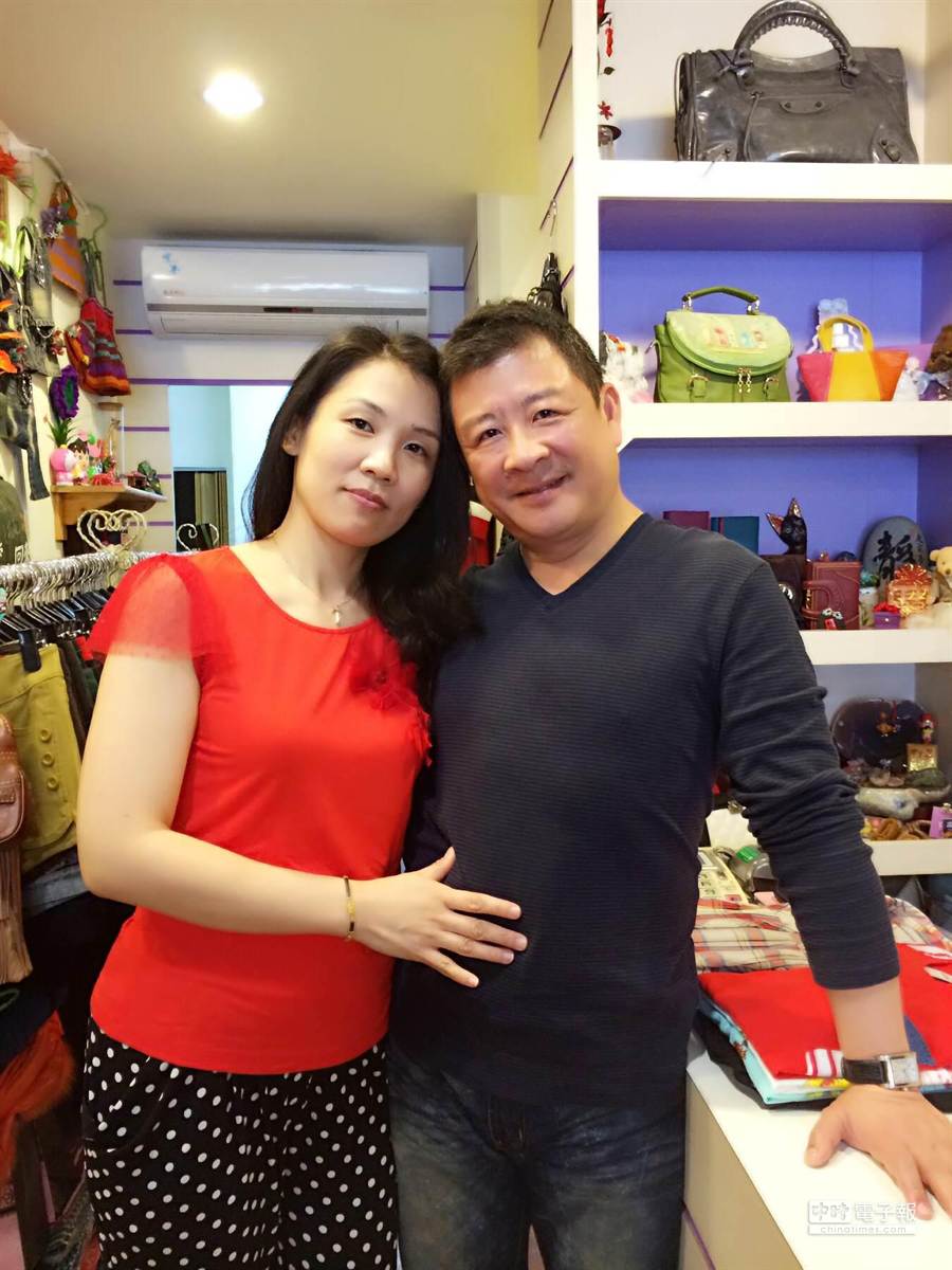 再婚遇幸福！蔡阿炮曝與現任「一見鍾情」浪漫緣份天註定　下戲「樂當宅男」低調寵妻