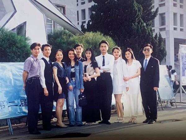 劉真珍貴大學照片曝光!甜美清純長髪飄飄似仙女,「從小就是校花酷愛打扮」追求者不絕 :辛龍有眼光