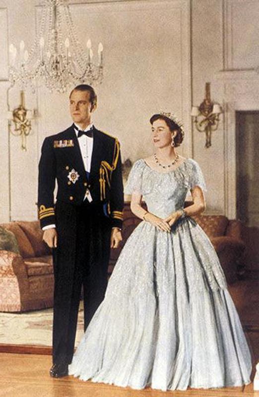 風華絕代！英女王「年輕照」流出：顏值身材逆天    穿衣華貴又時髦：天生貴族氣質