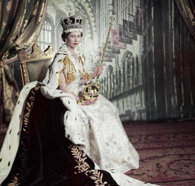 風華絕代！英女王「年輕照」流出：顏值身材逆天    穿衣華貴又時髦：天生貴族氣質