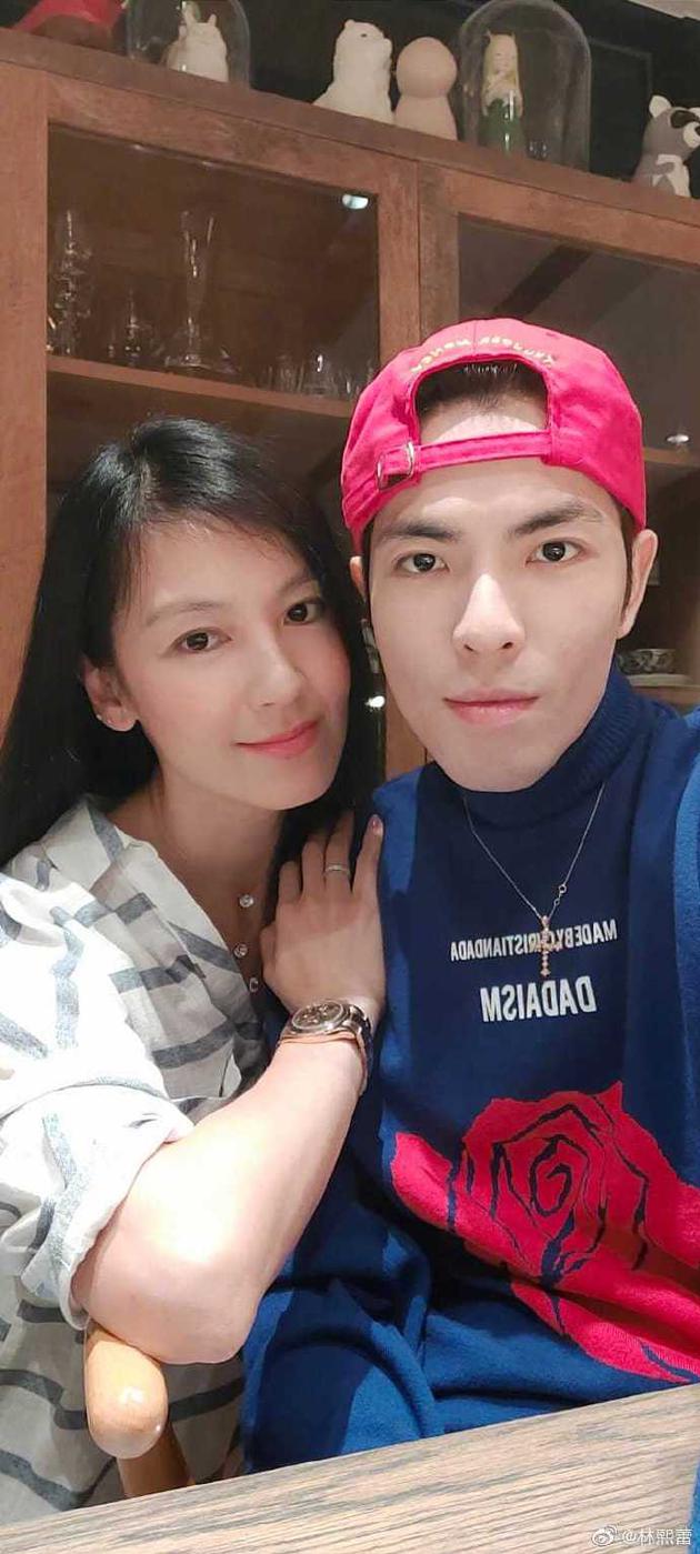 林熙蕾攜女為蕭敬騰慶生「曬凍齡近況」46歲仍清新優雅　曝光「0到18歲生活照」從小美到大