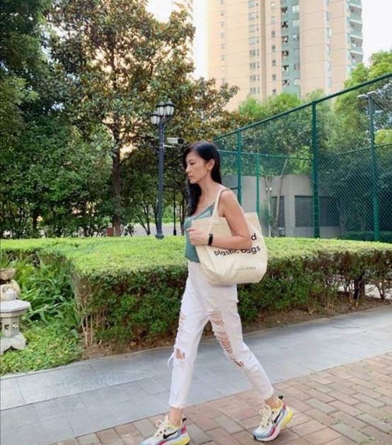 林熙蕾攜女為蕭敬騰慶生「曬凍齡近況」46歲仍清新優雅　曝光「0到18歲生活照」從小美到大