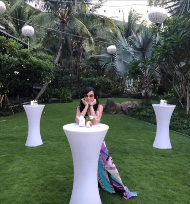 林熙蕾攜女為蕭敬騰慶生「曬凍齡近況」46歲仍清新優雅　曝光「0到18歲生活照」從小美到大