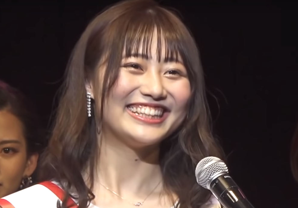 2020「日本最美女大生」冠軍出爐！典禮上露燦笑領獎　網一比對「網路上精緻美照」看呆：本人差好多