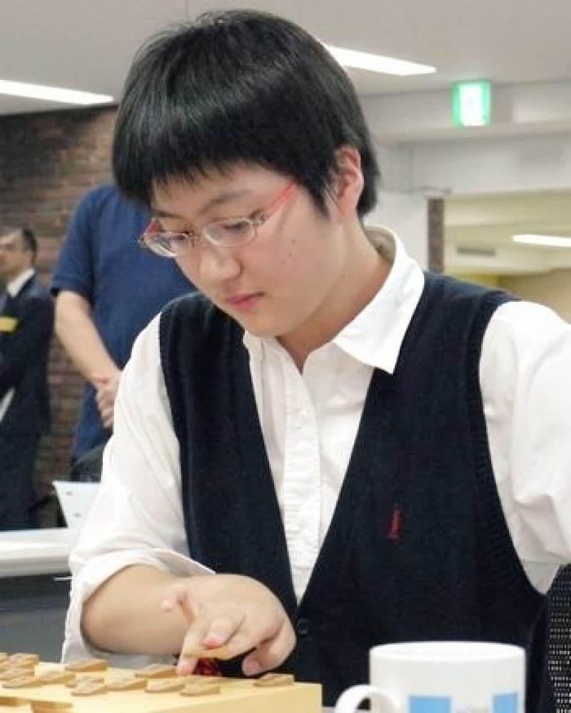 小時候太像男生！女棋士被嘲笑「根本是男人」　10年進化成「甜美正妹」網驚：是同一個人嗎？