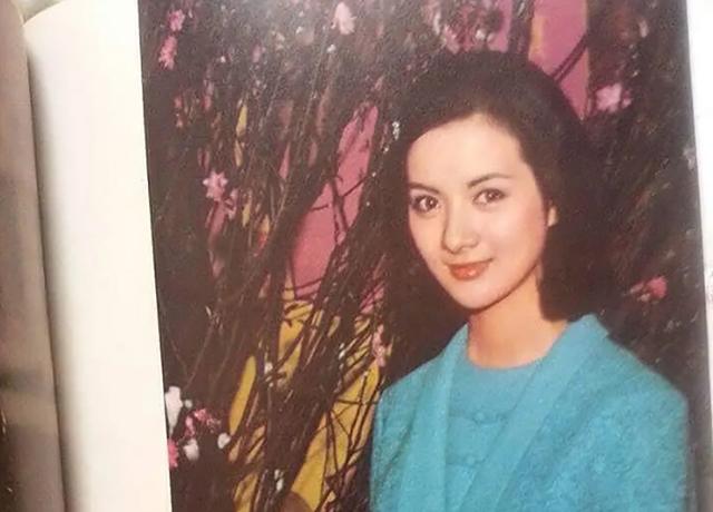 公認第一美女！女星「瓜子臉櫻桃小嘴」美若天仙　「早早收山嫁人」搖身成銀行家夫人