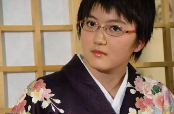 小時候太像男生！女棋士被嘲笑「根本是男人」　10年進化成「甜美正妹」網驚：是同一個人嗎？