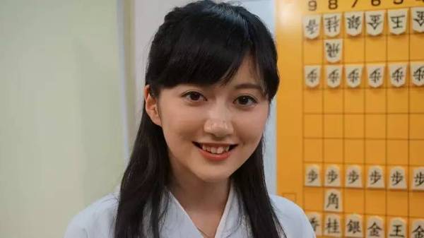 小時候太像男生！女棋士被嘲笑「根本是男人」　10年進化成「甜美正妹」網驚：是同一個人嗎？