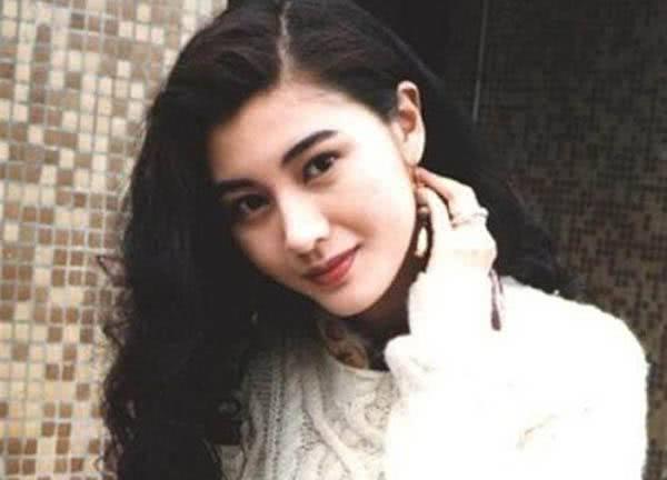 李嘉欣82歲媽媽近照曝光！皮膚緊緻不輸兩女兒，「超凍齡少女時代舊照」轟動全網：比李嘉欣都有范