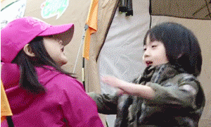 李嘉欣82歲媽媽近照曝光！皮膚緊緻不輸兩女兒，「超凍齡少女時代舊照」轟動全網：比李嘉欣都有范