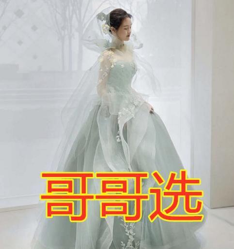 有種「年齡差」叫選婚紗！哥哥選VS奶奶選，看到閨蜜選的：不愧是姐妹