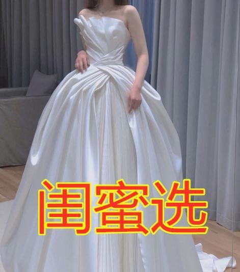 有種「年齡差」叫選婚紗！哥哥選VS奶奶選，看到閨蜜選的：不愧是姐妹