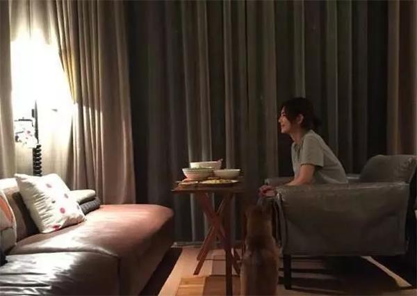Ella上億豪宅內部曝光！「超大落地窗、旋轉樓梯」佈景超溫馨，網友羨慕喊道：美到像韓劇