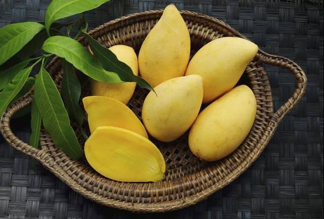 不含嘌呤！8種水果是「排尿酸高手」適合痛風的人吃　避免關節僵硬變形