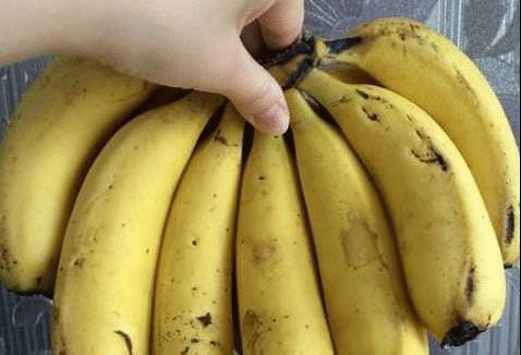 不含嘌呤！8種水果是「排尿酸高手」適合痛風的人吃　避免關節僵硬變形