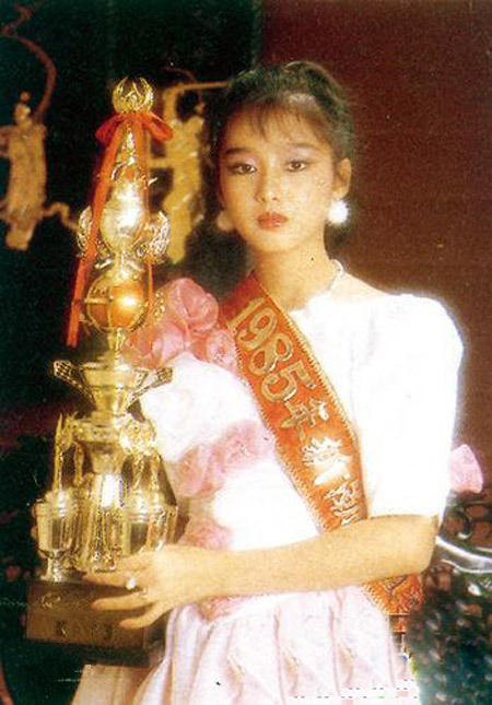 劉德華漂亮小姨子挺孕肚曝光！穿搭時髦顏值不輸朱麗倩，壕曬名包「 衣櫥都裝不下」網心疼：倩嫂過得太隱忍 