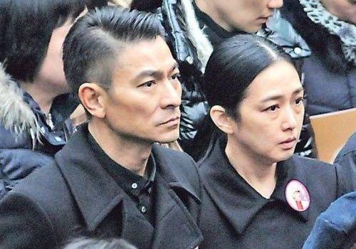 劉德華漂亮小姨子挺孕肚曝光！穿搭時髦顏值不輸朱麗倩，壕曬名包「 衣櫥都裝不下」網心疼：倩嫂過得太隱忍 