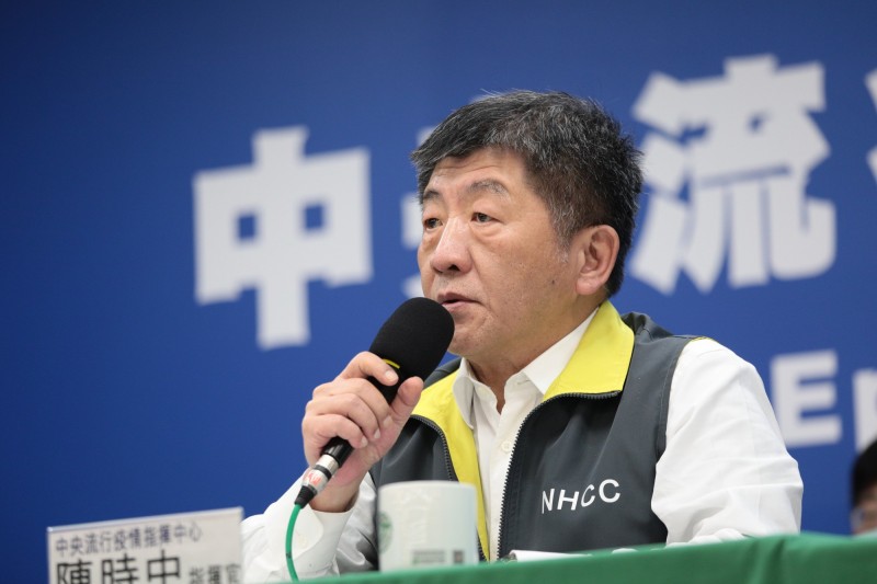 墾丁擠爆！清明連假「夜市滿街都人潮」憋不住都跑出來了　醫生見狀憂曝：「一個月後會多慘」