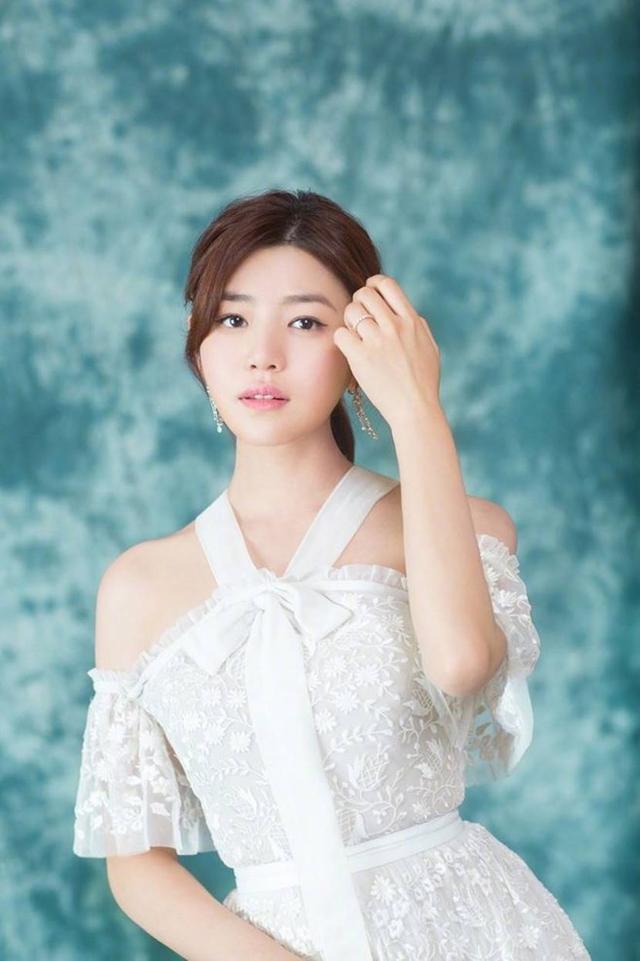 陳妍希不適合古裝?小龍女後再演古裝,一襲紅衣飾「紫霞仙子」氣質不失,網友:與小龍女天差地別