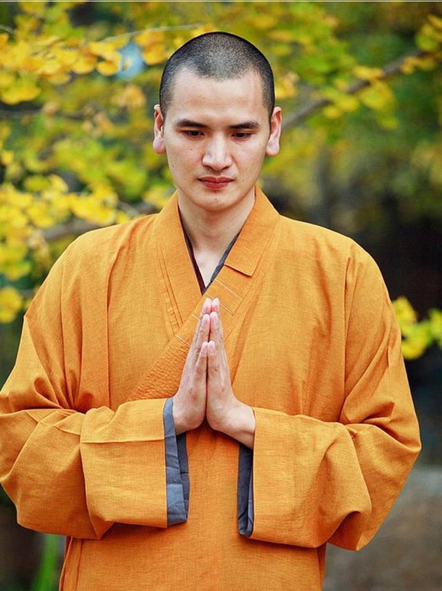 不畏世俗眼光！公務員棄鐵飯碗「拒當富女婿」遁入空門　回老家「修建寺院清心寡慾」為自己而活