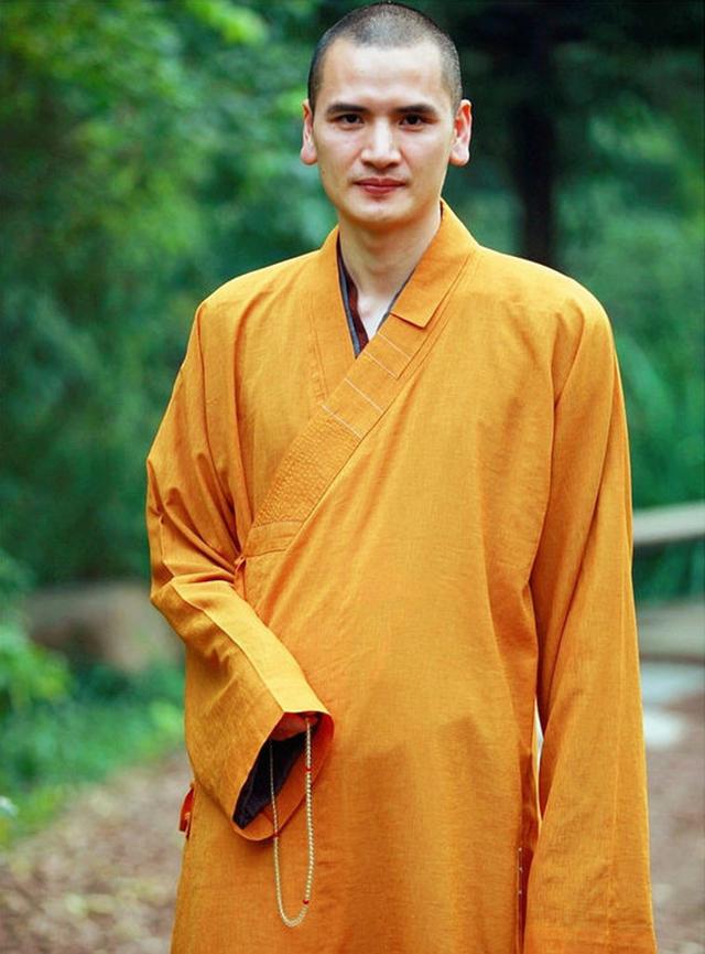 不畏世俗眼光！公務員棄鐵飯碗「拒當富女婿」遁入空門　回老家「修建寺院清心寡慾」為自己而活