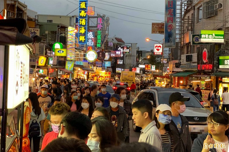 指揮中心緊急宣布！國內旅遊「必須自主管理14天」　醫護人員曝「急診都被擠爆」：別亂跑很難嗎