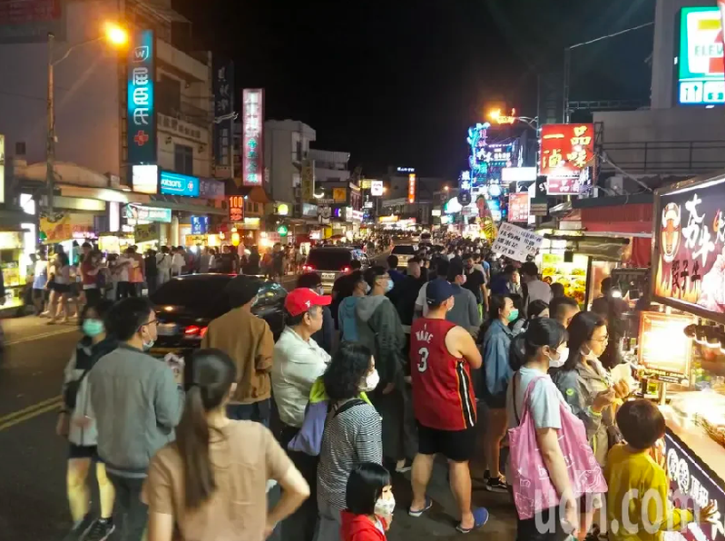 指揮中心緊急宣布！國內旅遊「必須自主管理14天」　醫護人員曝「急診都被擠爆」：別亂跑很難嗎