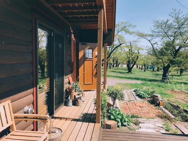 一家四口隱居山中小屋「後院種滿果菜」三餐自給自足　兒女從小親近自然「坐看四季美景」把日子過成詩