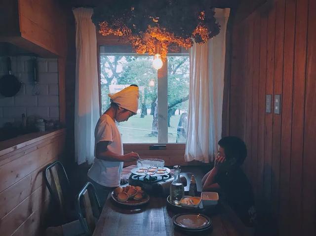 一家四口隱居山中小屋「後院種滿果菜」三餐自給自足　兒女從小親近自然「坐看四季美景」把日子過成詩