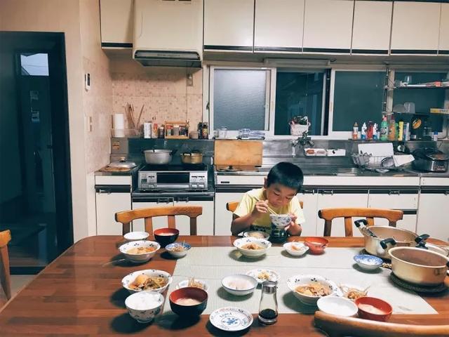 一家四口隱居山中小屋「後院種滿果菜」三餐自給自足　兒女從小親近自然「坐看四季美景」把日子過成詩