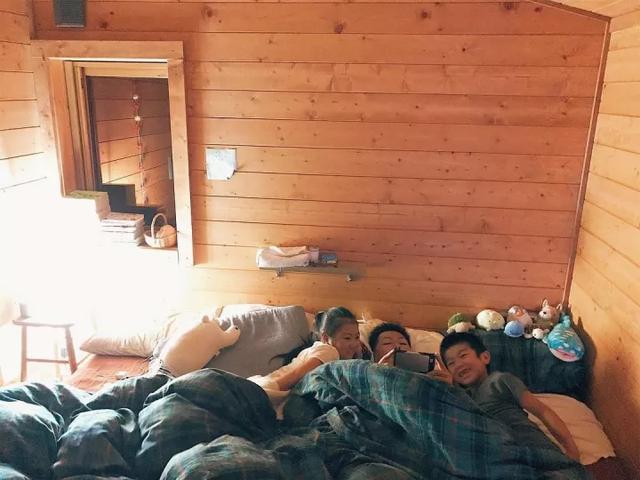 一家四口隱居山中小屋「後院種滿果菜」三餐自給自足　兒女從小親近自然「坐看四季美景」把日子過成詩