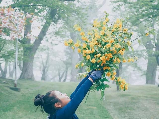 一家四口隱居山中小屋「後院種滿果菜」三餐自給自足　兒女從小親近自然「坐看四季美景」把日子過成詩