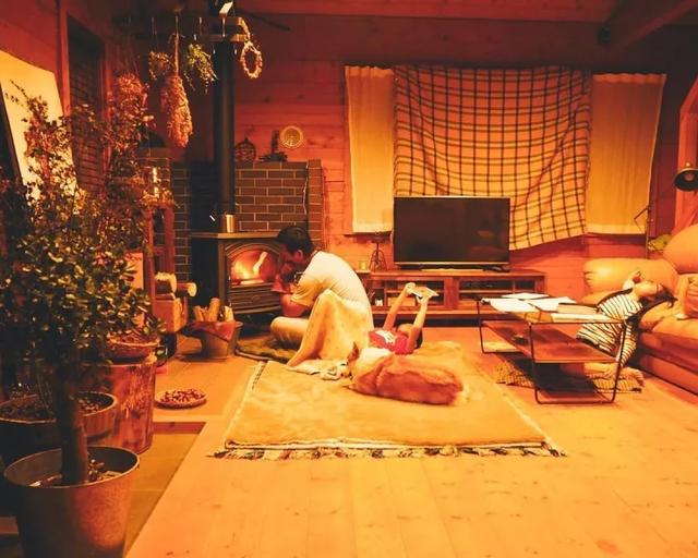 一家四口隱居山中小屋「後院種滿果菜」三餐自給自足　兒女從小親近自然「坐看四季美景」把日子過成詩