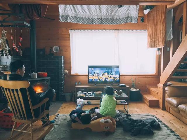 一家四口隱居山中小屋「後院種滿果菜」三餐自給自足　兒女從小親近自然「坐看四季美景」把日子過成詩