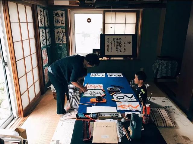 一家四口隱居山中小屋「後院種滿果菜」三餐自給自足　兒女從小親近自然「坐看四季美景」把日子過成詩