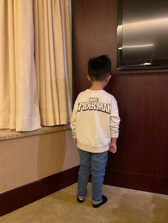 根本不怕被罰！梁赫群4歲兒「要店員別囉嗦」還對爺爺不禮貌　搖頭嘆「一直挑戰底線」網：你該反省