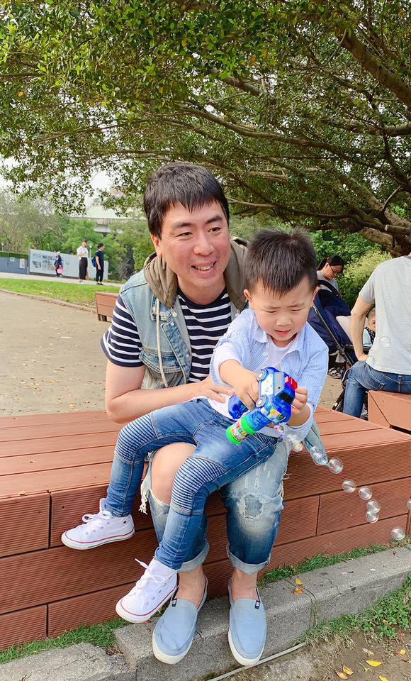 根本不怕被罰！梁赫群4歲兒「要店員別囉嗦」還對爺爺不禮貌　搖頭嘆「一直挑戰底線」網：你該反省