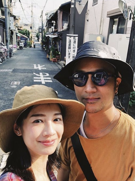 路過土地公廟！簡嫚書2歲女兒「突然坐石頭上」：想跟祂溝通　開口秀超萌天語「連神明都被融化」