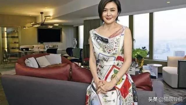 57歲關之琳曝豪宅「落地窗直眺海港」裝潢簡約不失風采　衣帽間平凡「服飾卻別出心裁」鞋櫃滿滿珍藏