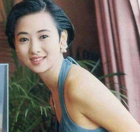 51歲翁虹全家照！曾嫁豪門遭家暴「被迫凈身出戶」再嫁豪門被寵成公主 「今51歲嫩似少女」 女兒美貌不輸媽媽