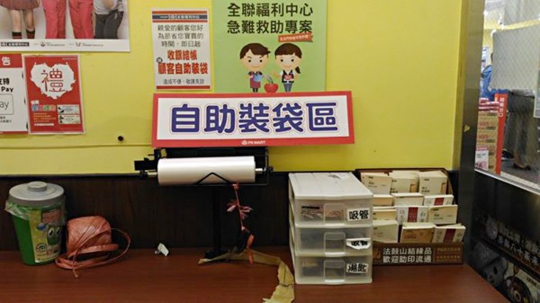 全聯結帳等超久！收銀員「堅持不幫忙裝袋」客人無奈：速度更慢了　過來人曝「是為了想保護員工」