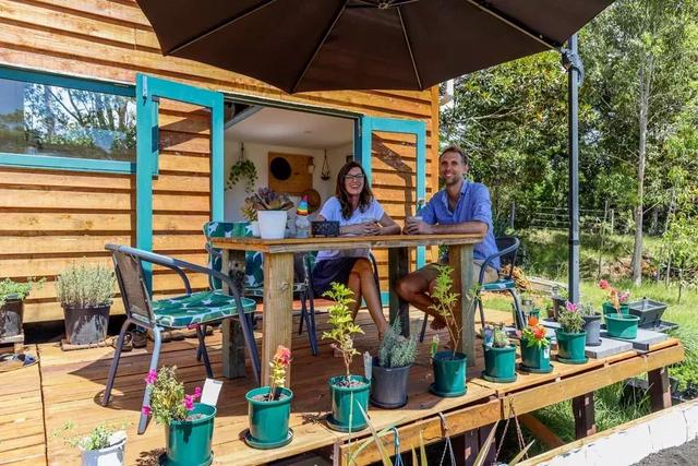 最完美的家！夫妻「蓋房裝輪子」夢幻住宅隨遇而安　友善環境零污染「享受極簡生活」盡情徜徉大自然