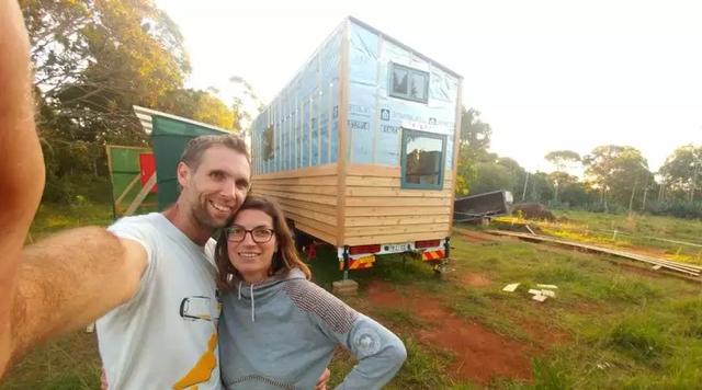 最完美的家！夫妻「蓋房裝輪子」夢幻住宅隨遇而安　友善環境零污染「享受極簡生活」盡情徜徉大自然