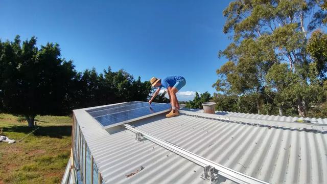 最完美的家！夫妻「蓋房裝輪子」夢幻住宅隨遇而安　友善環境零污染「享受極簡生活」盡情徜徉大自然