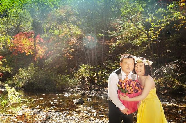 「新媳不上桌這是規矩」新婚兒媳遭婆婆立威,兒媳不吵不鬧一句話,婆婆立威失敗反丟臉