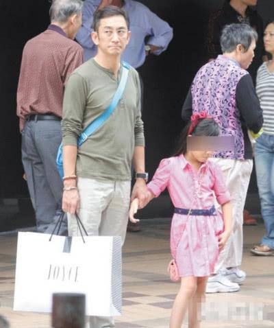 負責任好男人！吳啟華離婚「對前妻照顧有加」全家同出遊　對女兒愧疚「月花77萬補償」流露父愛