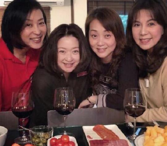 53歲黎美嫻罕露面!曾因梁朝偉受情傷「結婚15年不生育容顏不老」 與豪門老公幸福甜蜜