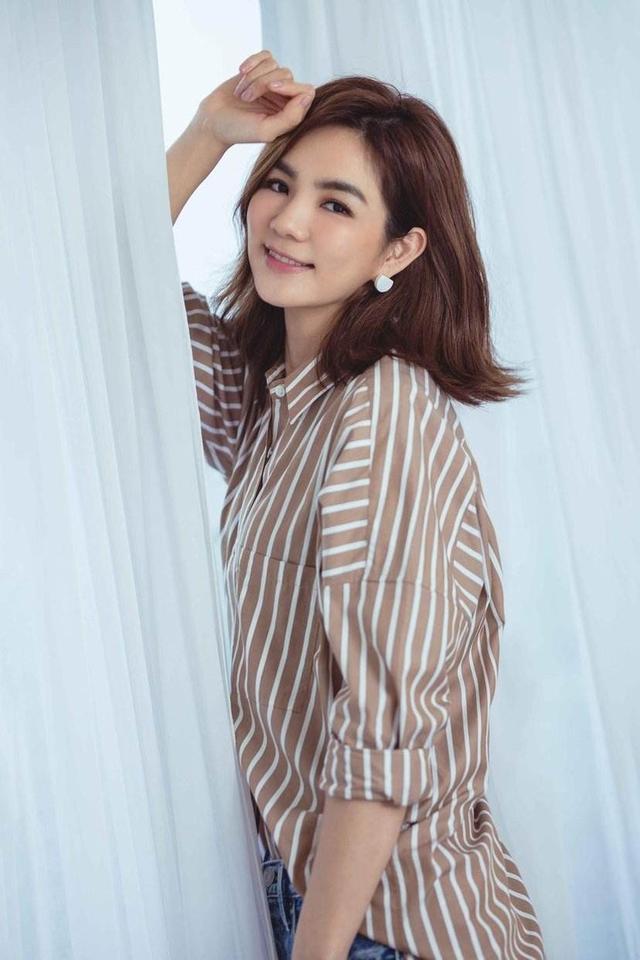 當媽後變更美！Ella百坪豪宅曝光「裝潢超夢幻」內有旋轉樓梯　結婚後「散發滿滿女人味」好賢慧