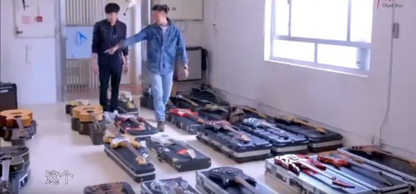 王菲砸千萬築愛巢！花心思裝潢「處處為謝霆鋒著想」❤　特地打造密室推開門「滿地名貴吉他」